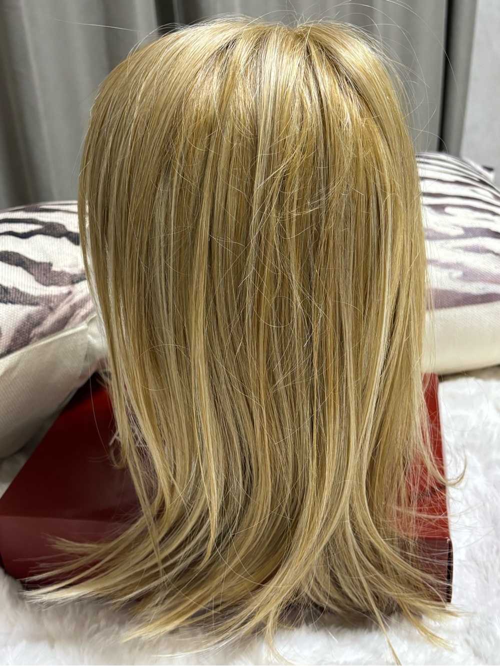 Blonde heat tolerant Synthetic Women's Wig with Soft Layers and Fringe - Picture 3 of 5